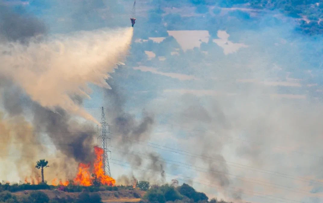 Un incendio en un vertedero ilegal de Humanes arrasa una hectárea