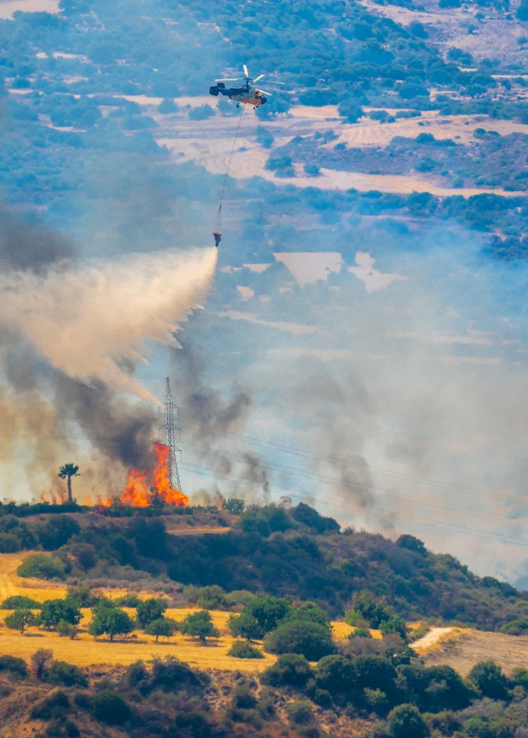 Un incendio en un vertedero ilegal de Humanes arrasa una hectárea