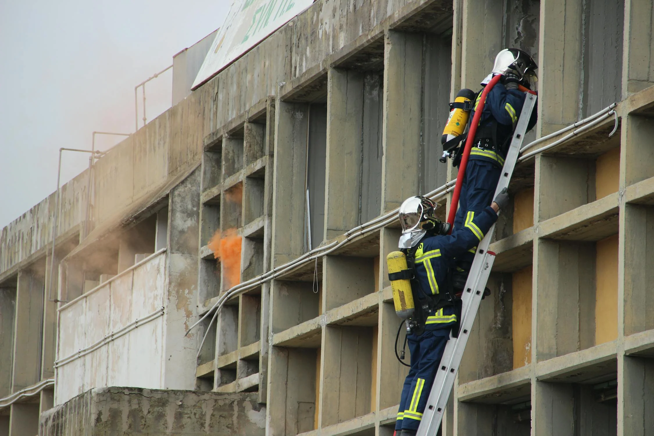 Incendio en Latina con dos muertos y nueve heridos en el barrio madrileño de Latina