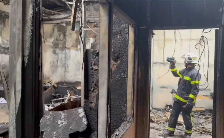 Un incendio devasta unas oficinas de una empresa de telecomunicaciones en Villaviciosa de Odón