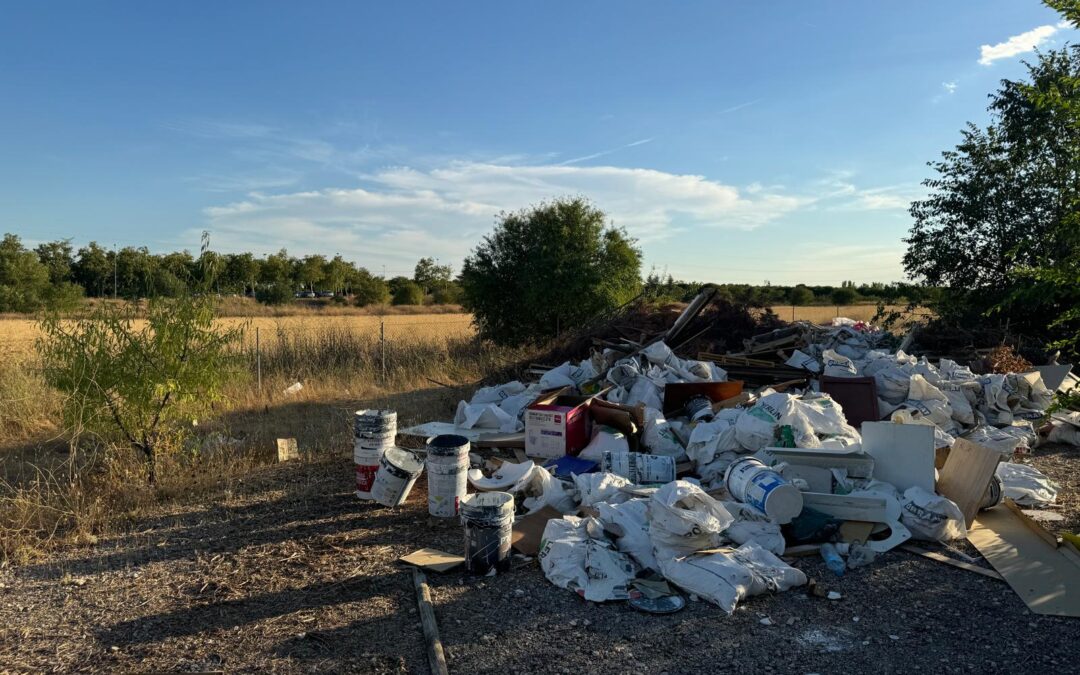 El PSOE de Leganés denuncia escombros en el Parque de Polvoranca