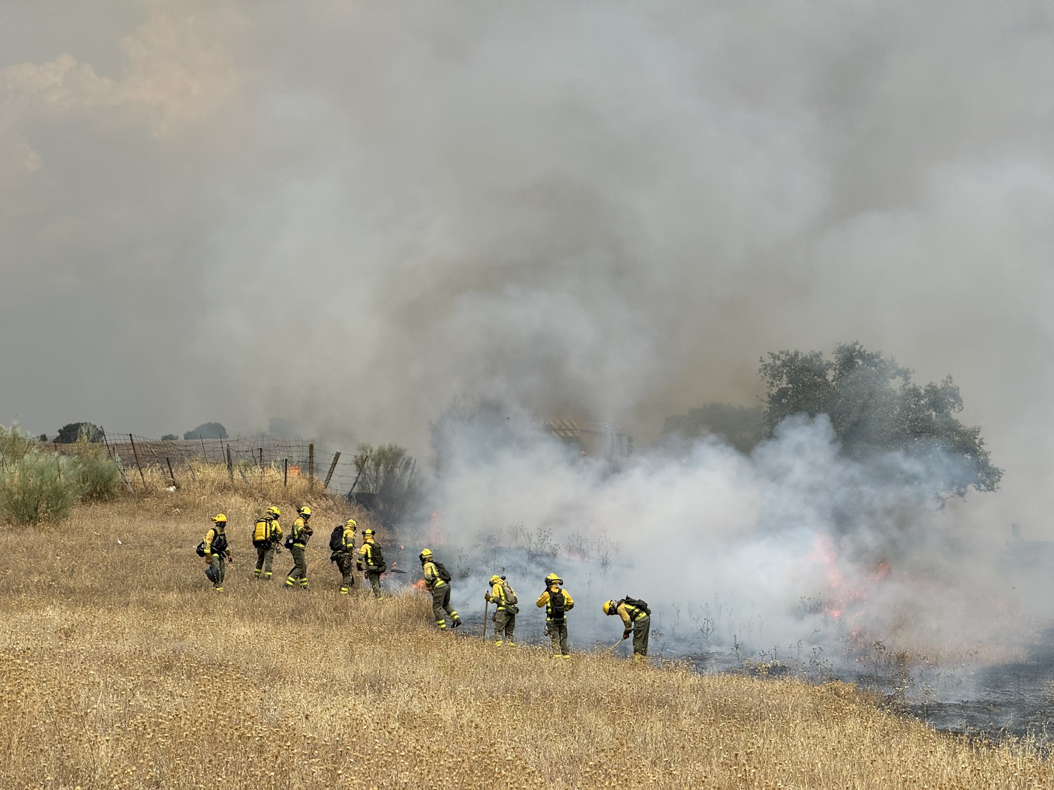 El incendio en Tres Cantos evoluciona positivamente y los vecinos evacuados ya han regresado