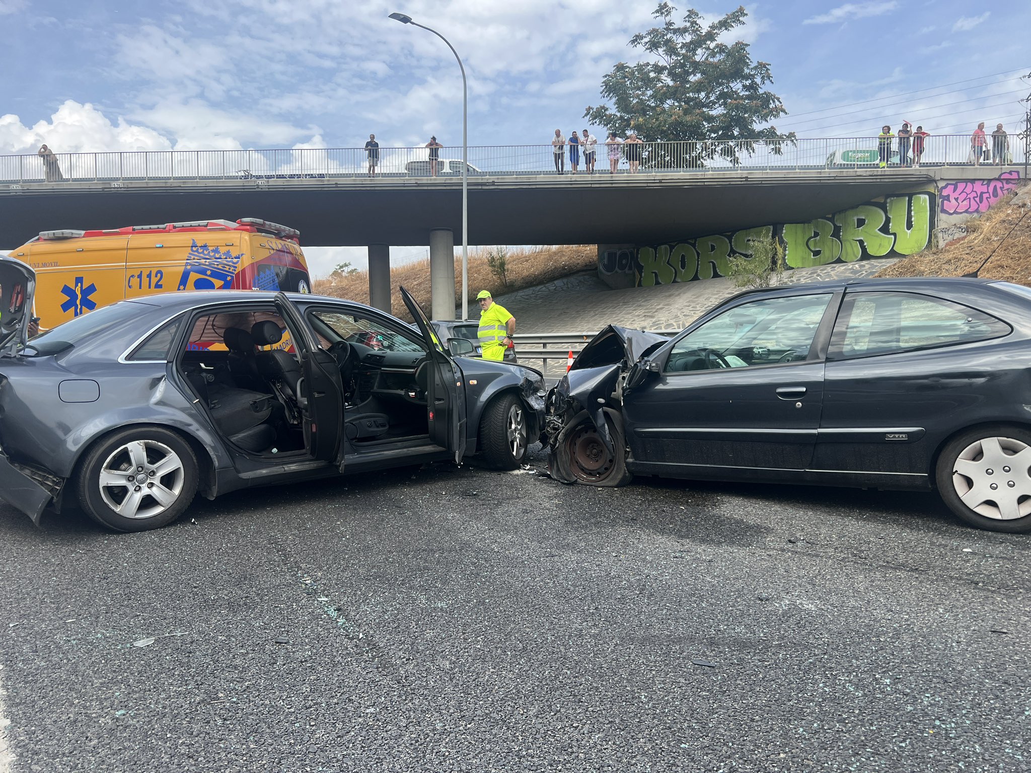 Tres heridos en una colisión múltiple en la M-40 que provoca grandes atascos