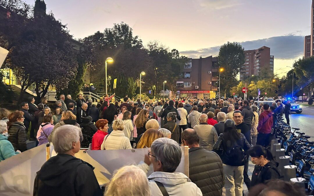 Vecinos de Villaverde y Usera protestan contra la apertura de un crematorio en la M-40