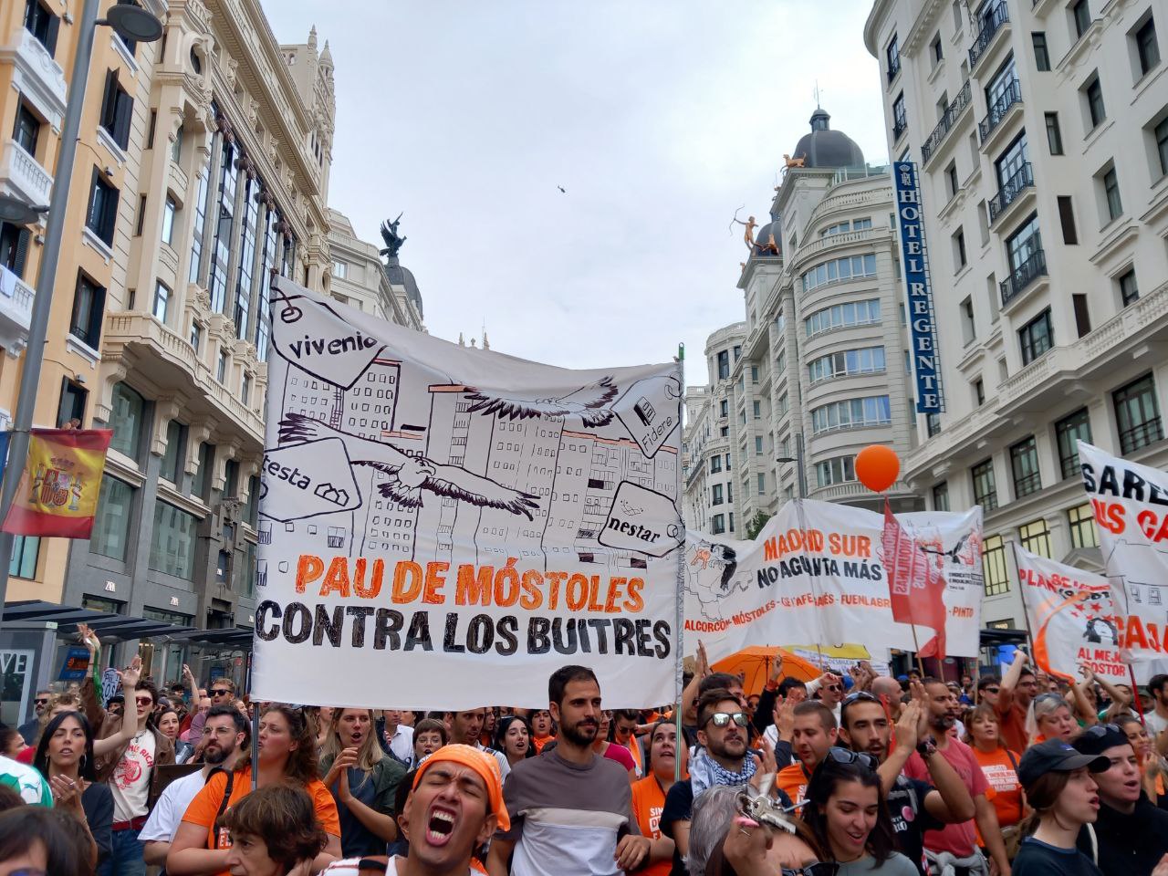 Miles de manifestantes exigen en Madrid una rebaja en los precios del alquiler