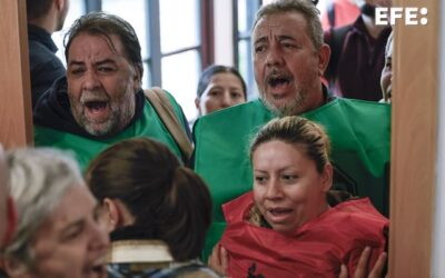 Manifestantes interrumpen la firma de un protocolo de vivienda del Gobierno en Madrid