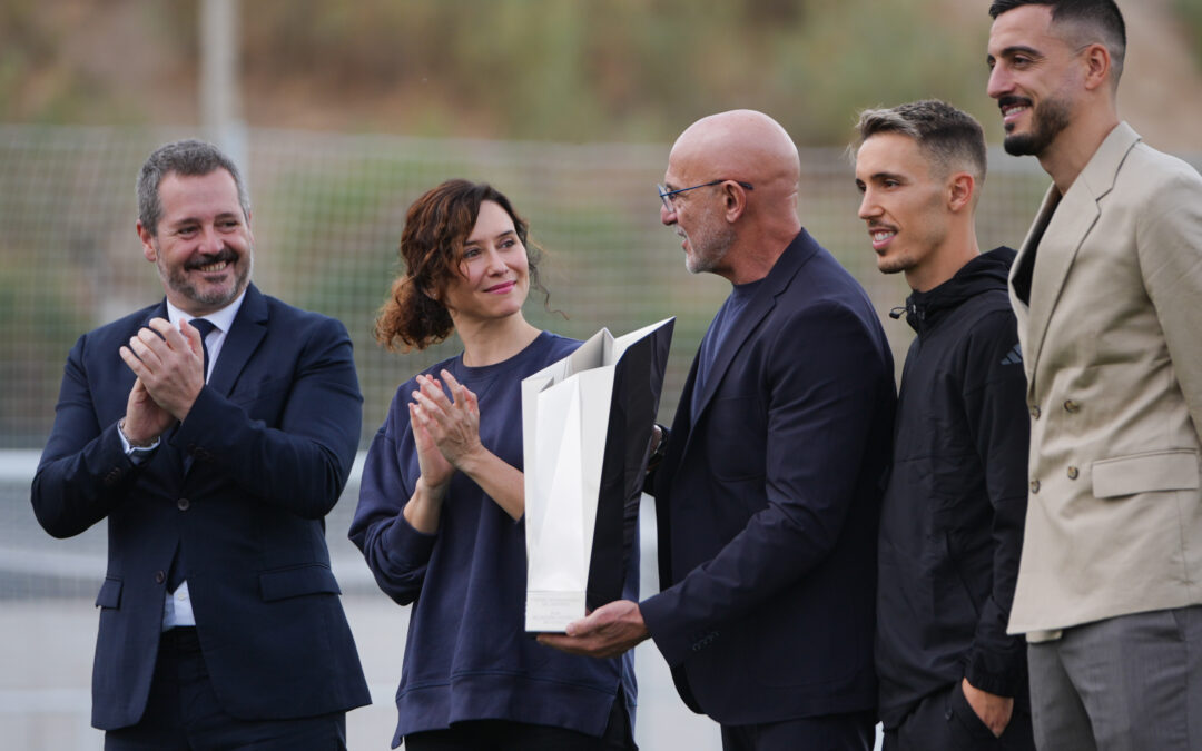 La Selección Española de Fútbol recibe el Premio Internacional del Deporte de la Comunidad de Madrid