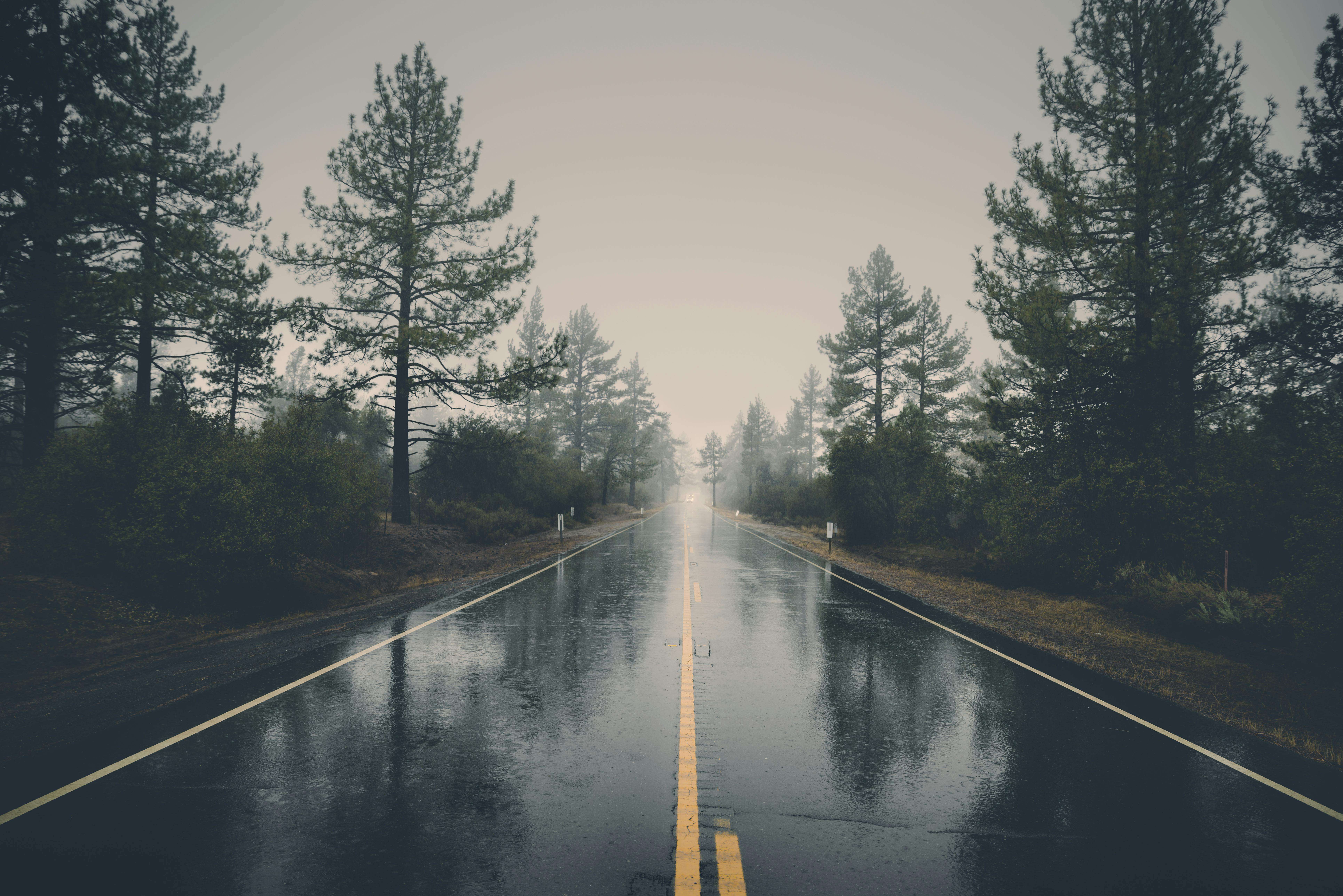 Descenso de temperaturas y lluvias en la Sierra marcan el tiempo en Madrid este puente