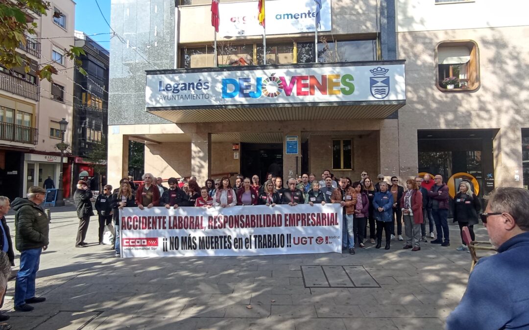 CCOO y UGT se concentran en Leganés para condenar la muerte de un trabajador en accidente laboral