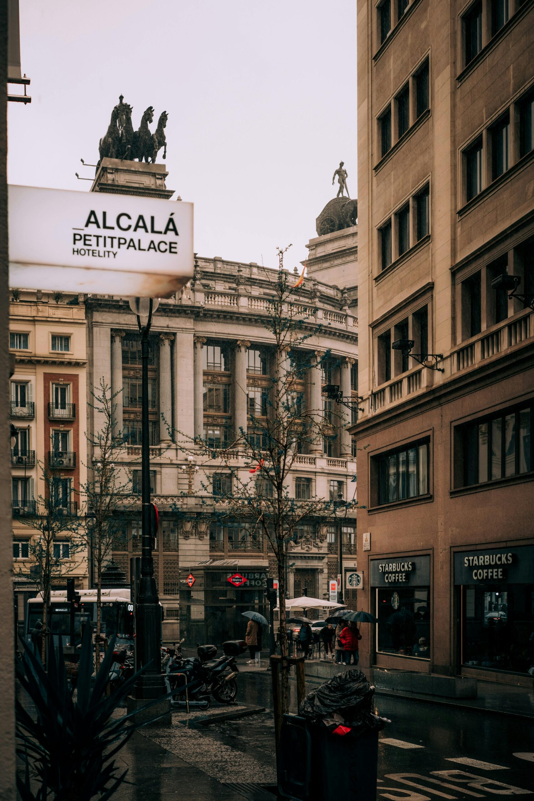 Lluvias y viento en Madrid: la borrasca Bert marca el inicio de la semana