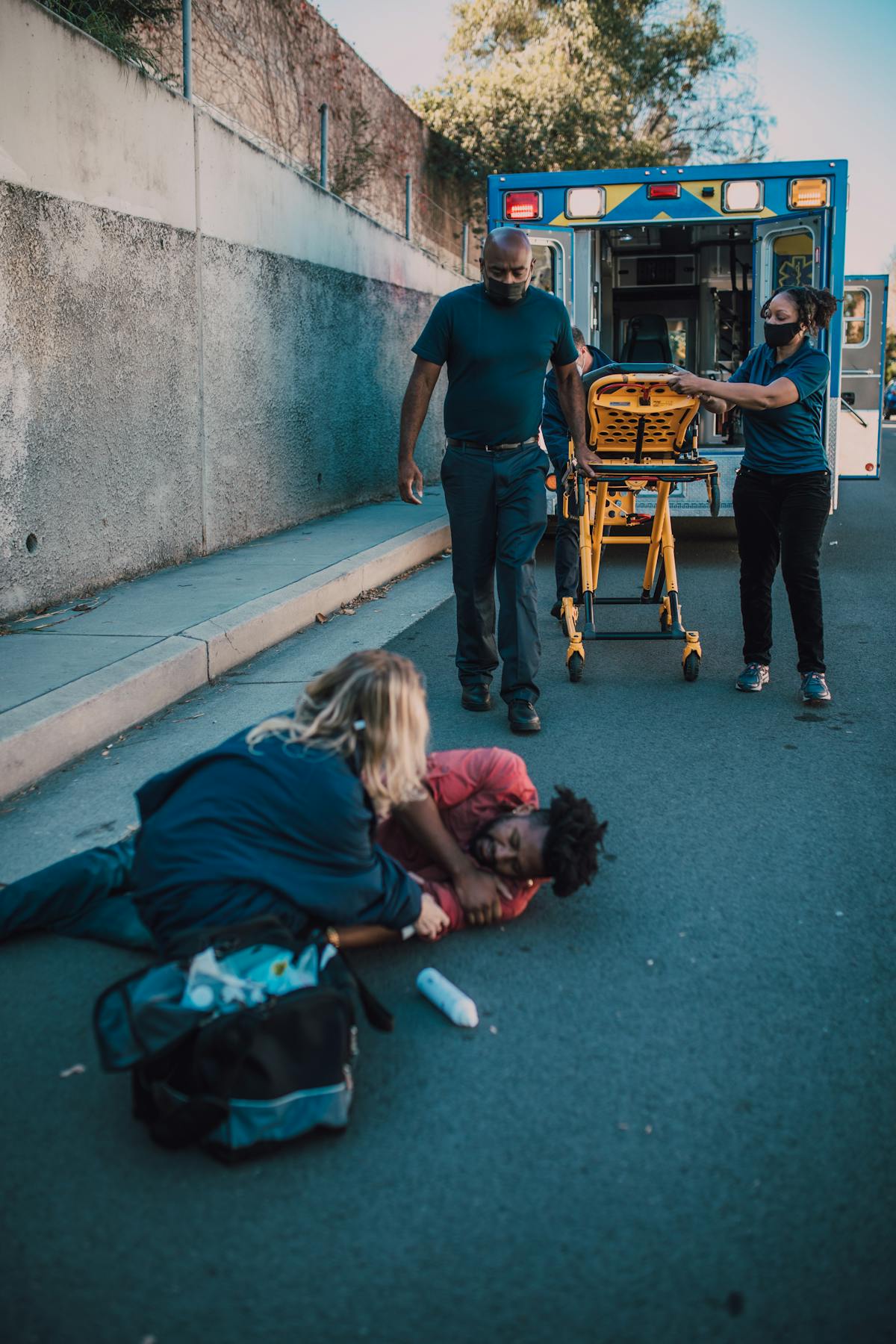 En Lavapiés un joven resulta herido tras una agresión con una botella rota