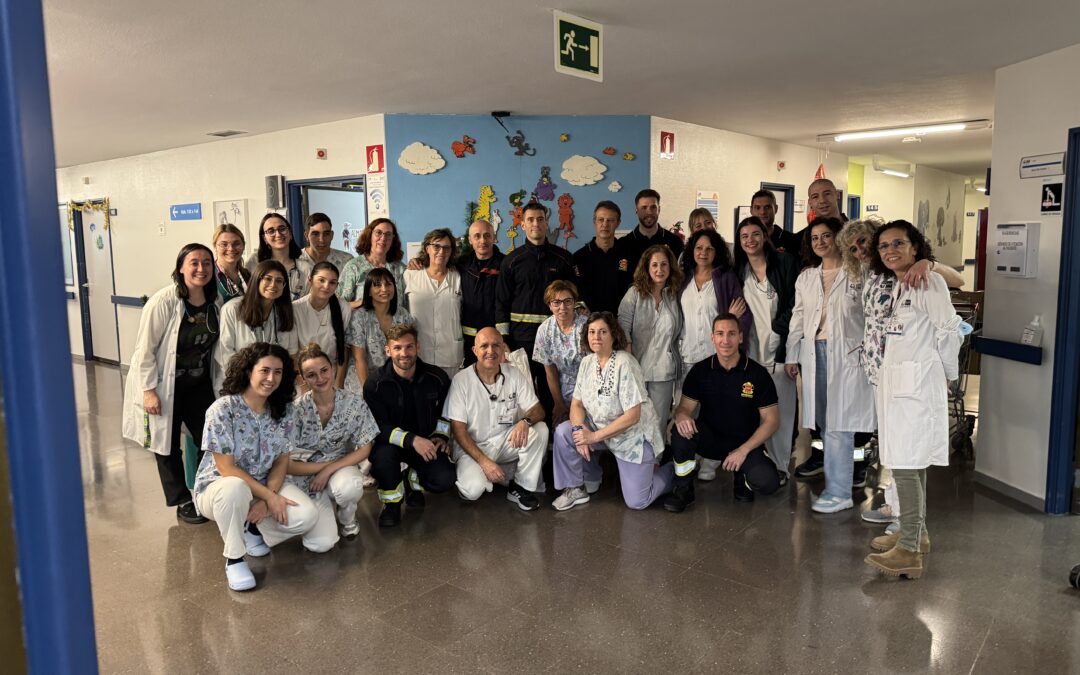 Bomberos de C. De Madrid alegran la Navidad a niños ingresados en 16 hospitales públicos