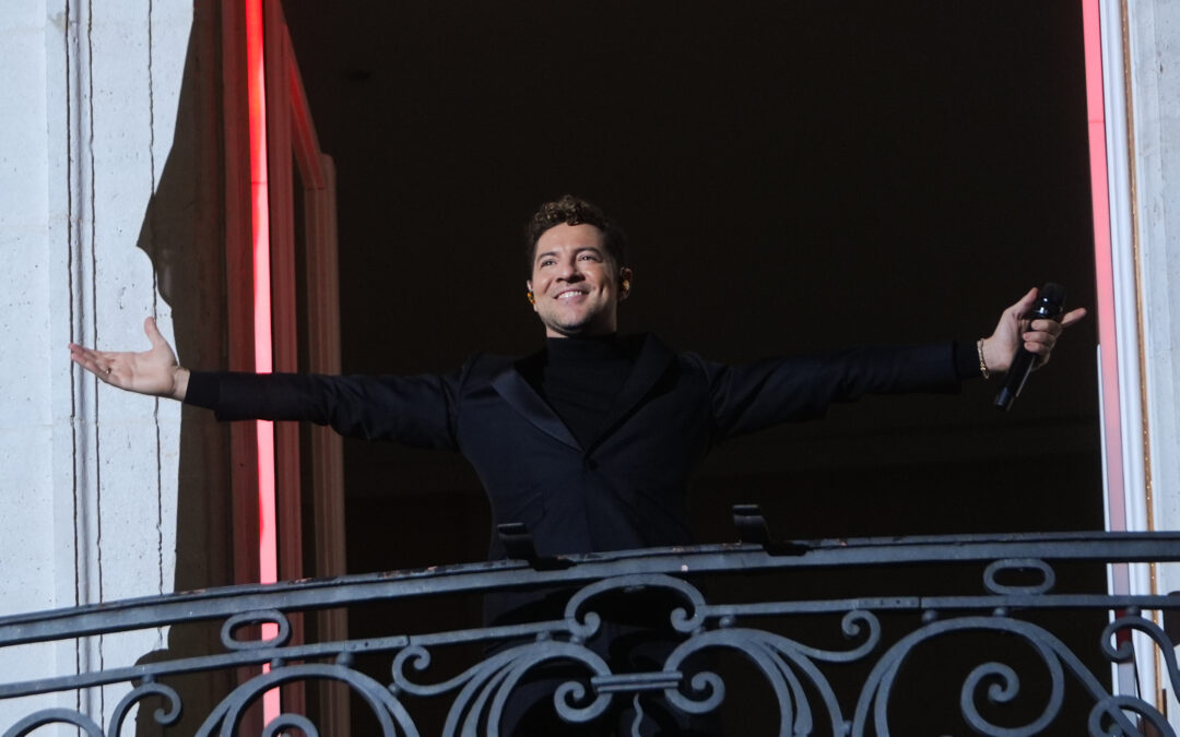 David Bisbal emociona en la Puerta del Sol con su villancico navideño