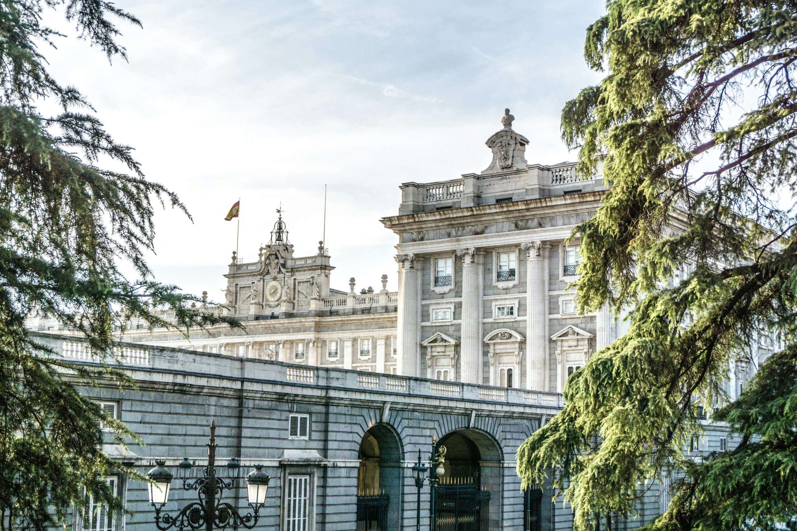 El tiempo en Madrid este lunes: máximas de hasta 19 grados y posibles chubascos en la sierra