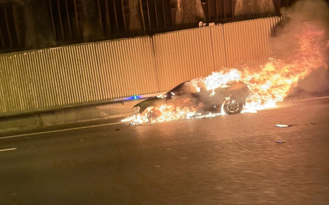 Incendio de un vehículo y múltiples accidentes causan retenciones en la M-40 y otras vías de Madrid