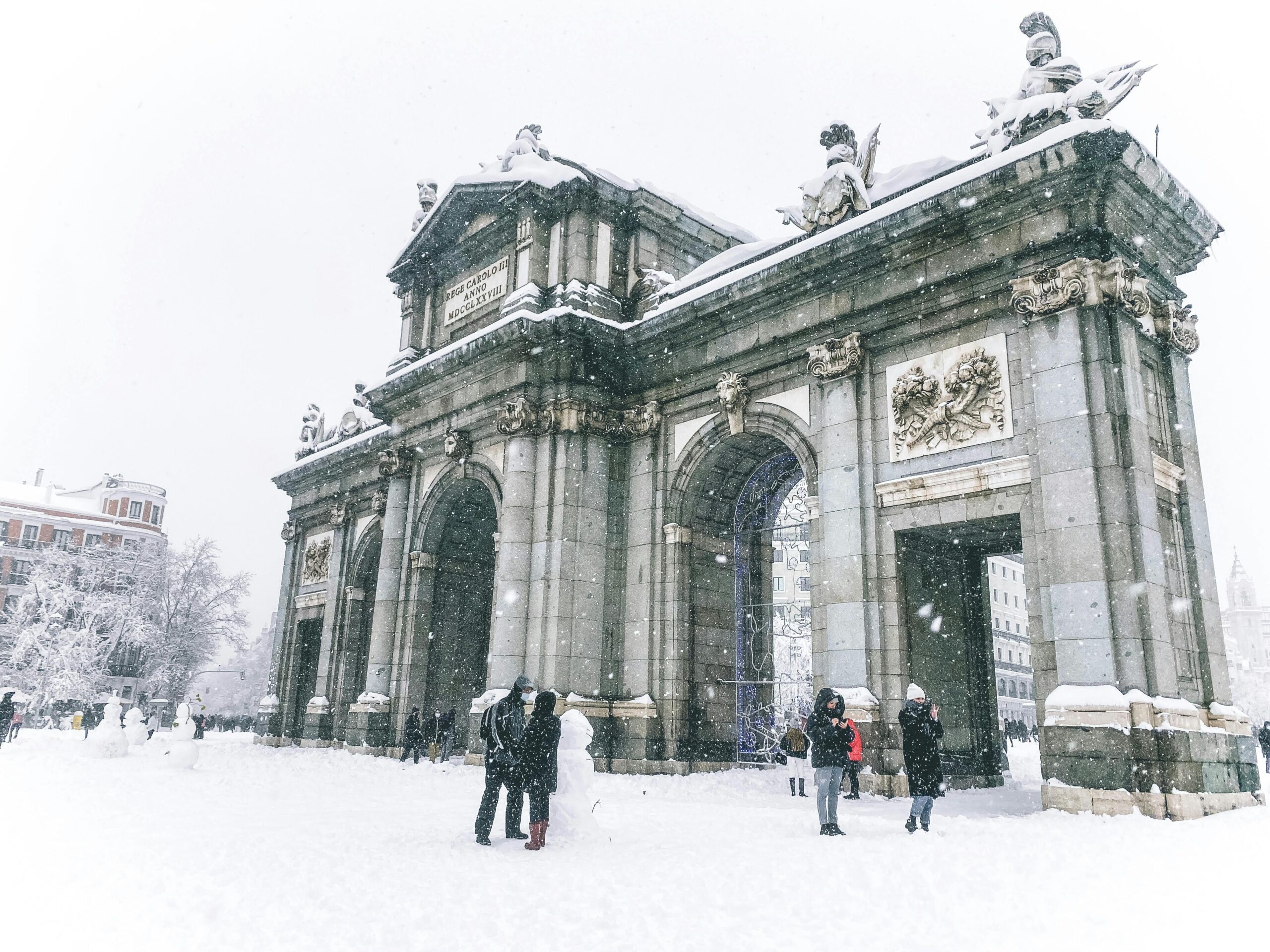 Miércoles invernal en Comunidad de Madrid con lluvias, frío y nieve en la Sierra