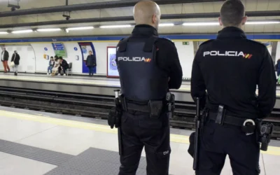 Un policía fuera de servicio salva a un hombre que cayó a las vías del Metro de Madrid