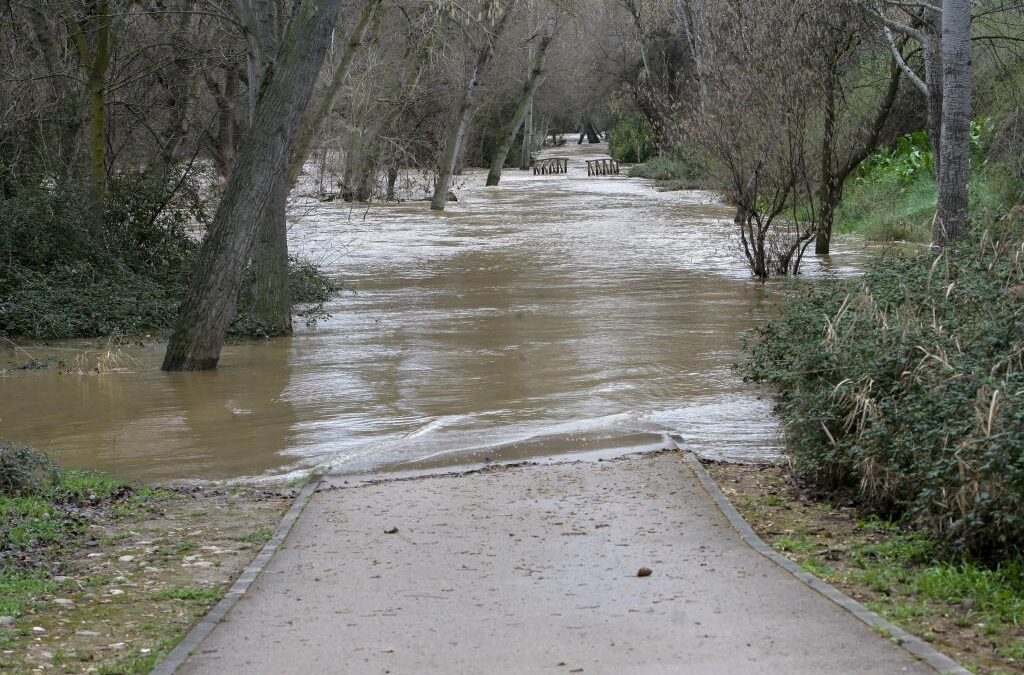 La borrasca Jana sigue provocando inundaciones y cortes de carreteras en Madrid