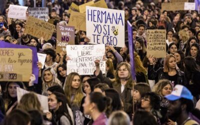 La lluvia también se sumó a reivindicar en el Día de la Mujer