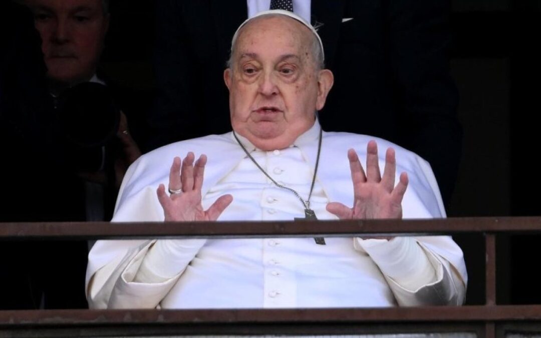 El papa Francisco reaparece en público tras su hospitalización