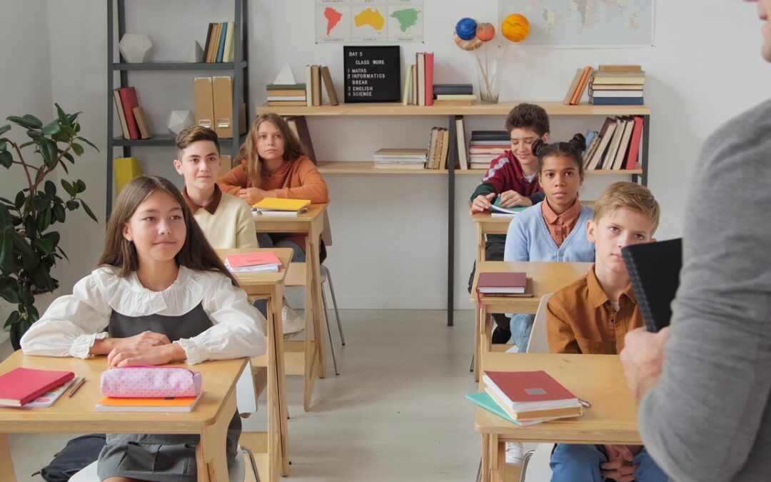 Sindicatos y Comunidad de Madrid acuerdan reducir horas lectivas e incorporar 850 nuevos docentes