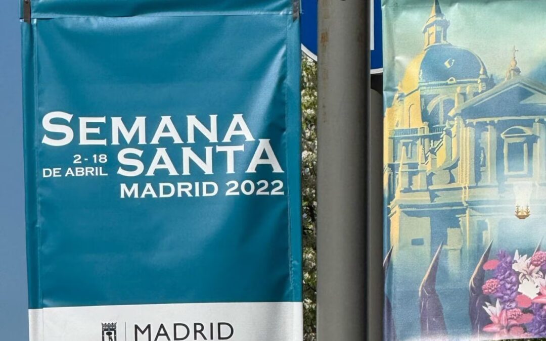 El Ayuntamiento de Madrid coloca carteles de Semana Santa de 2022