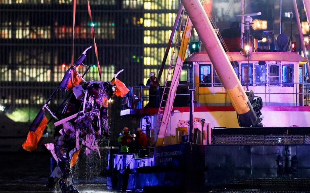 Mueren cinco españoles y un piloto al estrellarse un helicóptero en el río Hudson