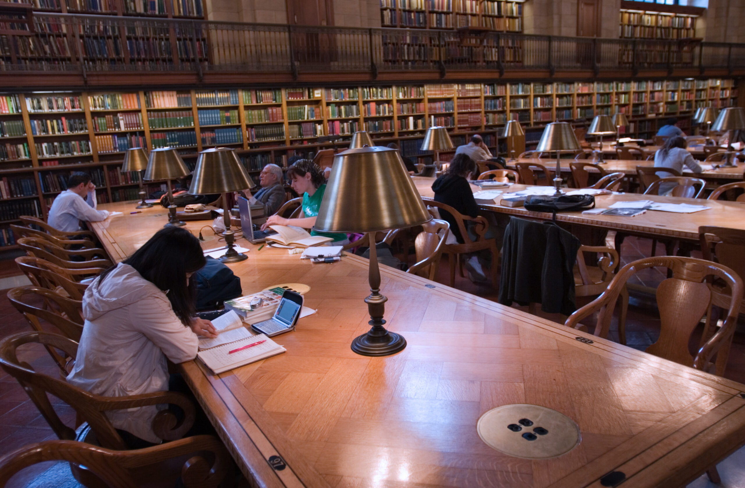 La Comunidad de Madrid amplía el horario de 11 bibliotecas públicas por los exámenes