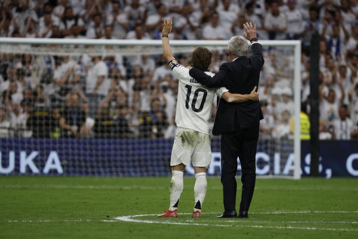 ElDiariodeEspaña_Modric y Ancelotti se despiden entre lágrimas en un Bernabéu rendido