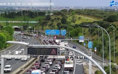 Plancha desprendida en la M-40 causa atasco de ocho kilómetros