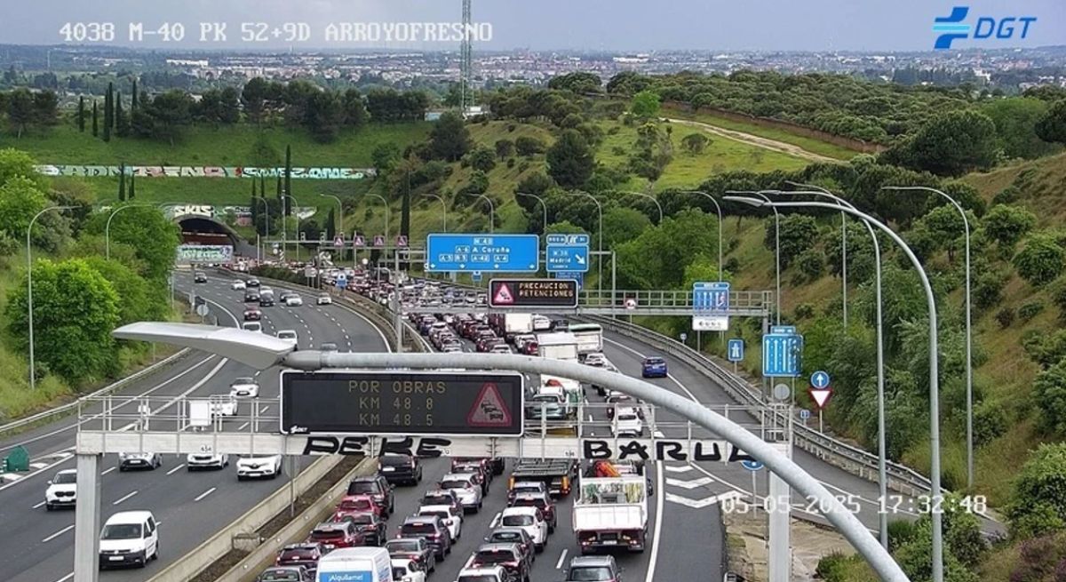 ElEconomista_Plancha desprendida en la M-40 causa atasco de ocho kilómetros