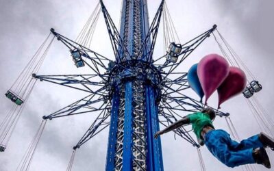 Fallo en seguridad deja a visitantes colgados a 80 metros en el Parque de Atracciones