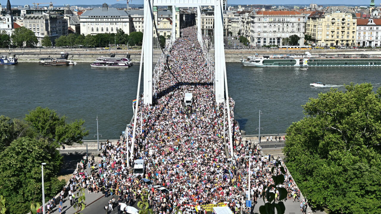 France24_Multitudinaria marcha del Orgullo en Budapest desafía amenazas legales
