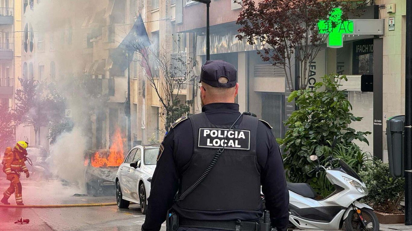 Motorpasion_Calpe abandona el uso de coches eléctricos tras varios incendios