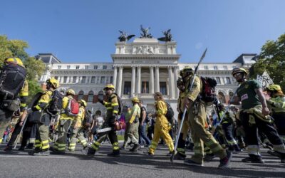 Los bomberos forestales amenazan con huelga por sueldos bajos y falta de reconocimiento