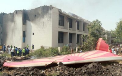 Dos pasajeros se salvan milagrosamente tras accidente del vuelo de Air India en Ahmedabad