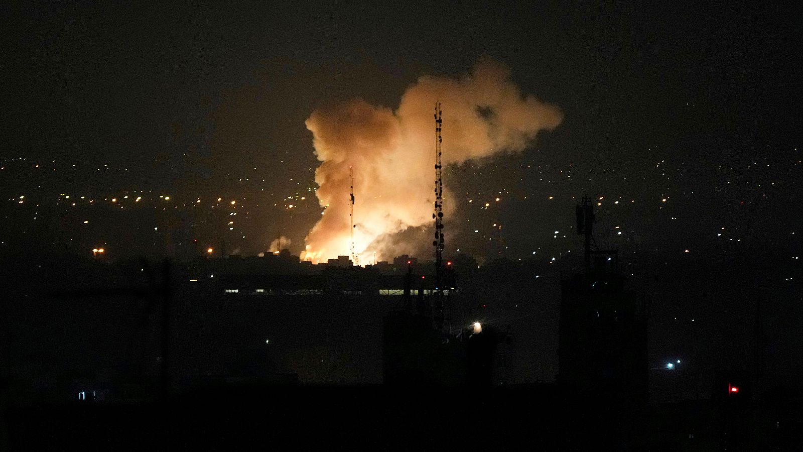 Israel bombardea instalaciones nucleares iraníes y mata a altos mandos militares