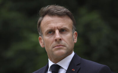 Macron propone prohibir redes sociales a menores de 15 años