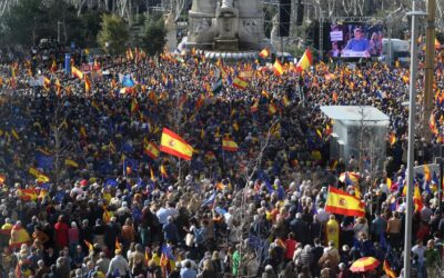 Miles de personas se manifiestan en Madrid contra el Gobierno de Sánchez