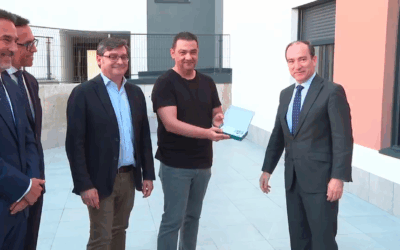 El Ayuntamiento de Madrid entrega las primeras llaves de viviendas de alquiler asequible en Villaverde