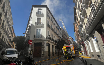 Un incendio calle del Prado deja dos heridos leves y genera preocupación