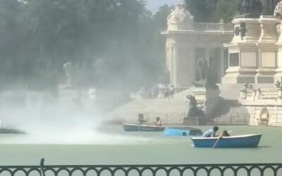 Una mini tromba marina sorprende en el estanque del Retiro