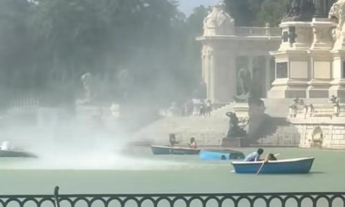 Una mini tromba marina sorprende en el estanque del Retiro
