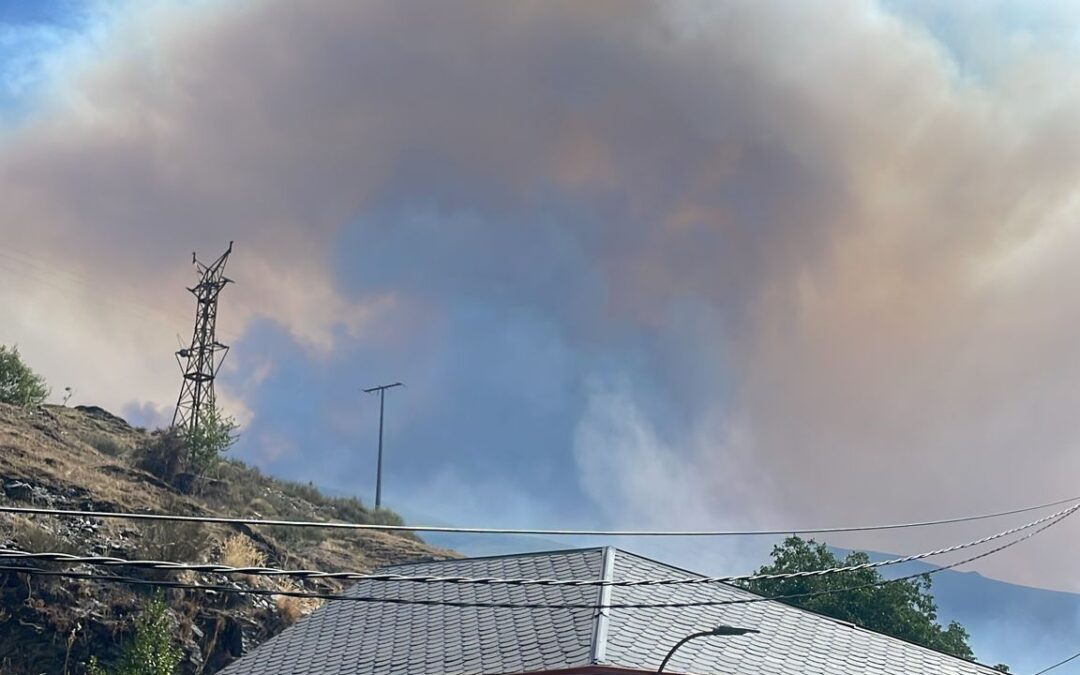 Más de 31.000 personas desalojadas por los incendios en el noroeste y Extremadura