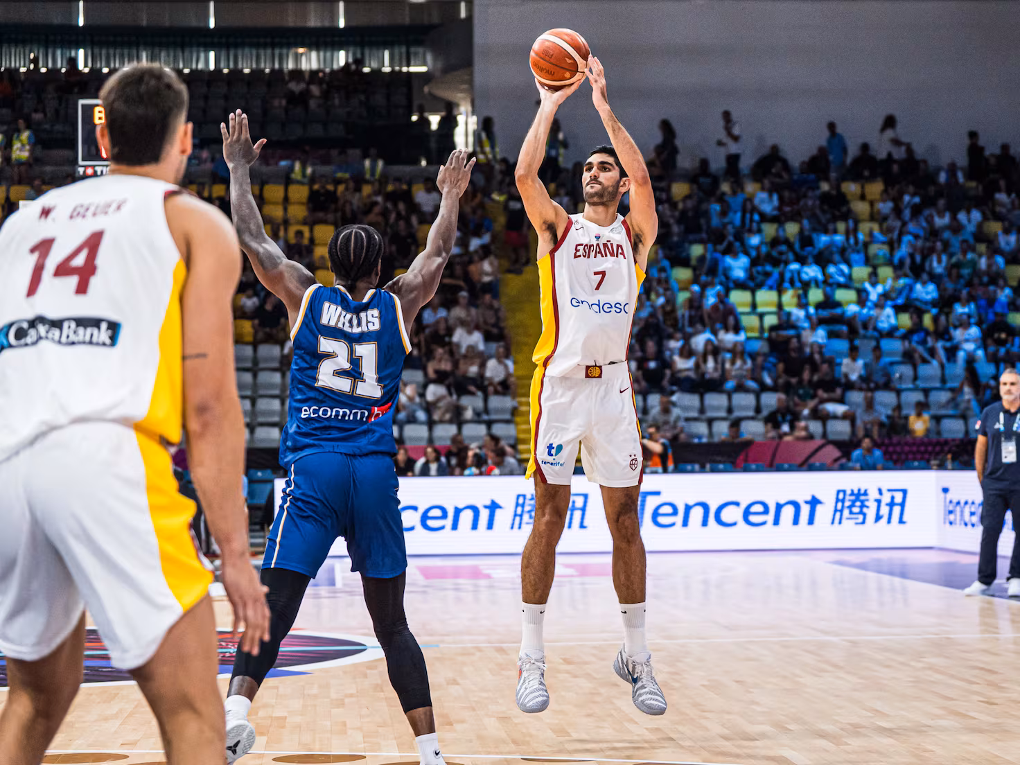 AS_España arrasa a Chipre y refuerza su juego de cara a la fase de grupos