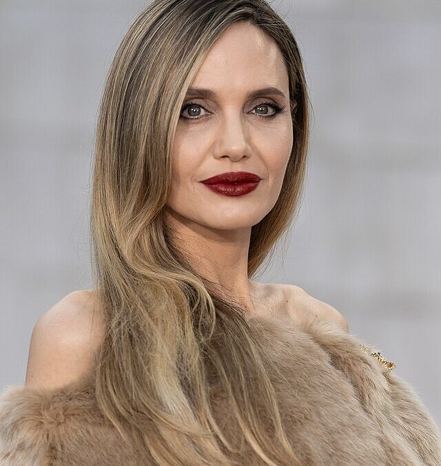 Angelina Jolie deslumbra en su debut en el Festival de San Sebastián