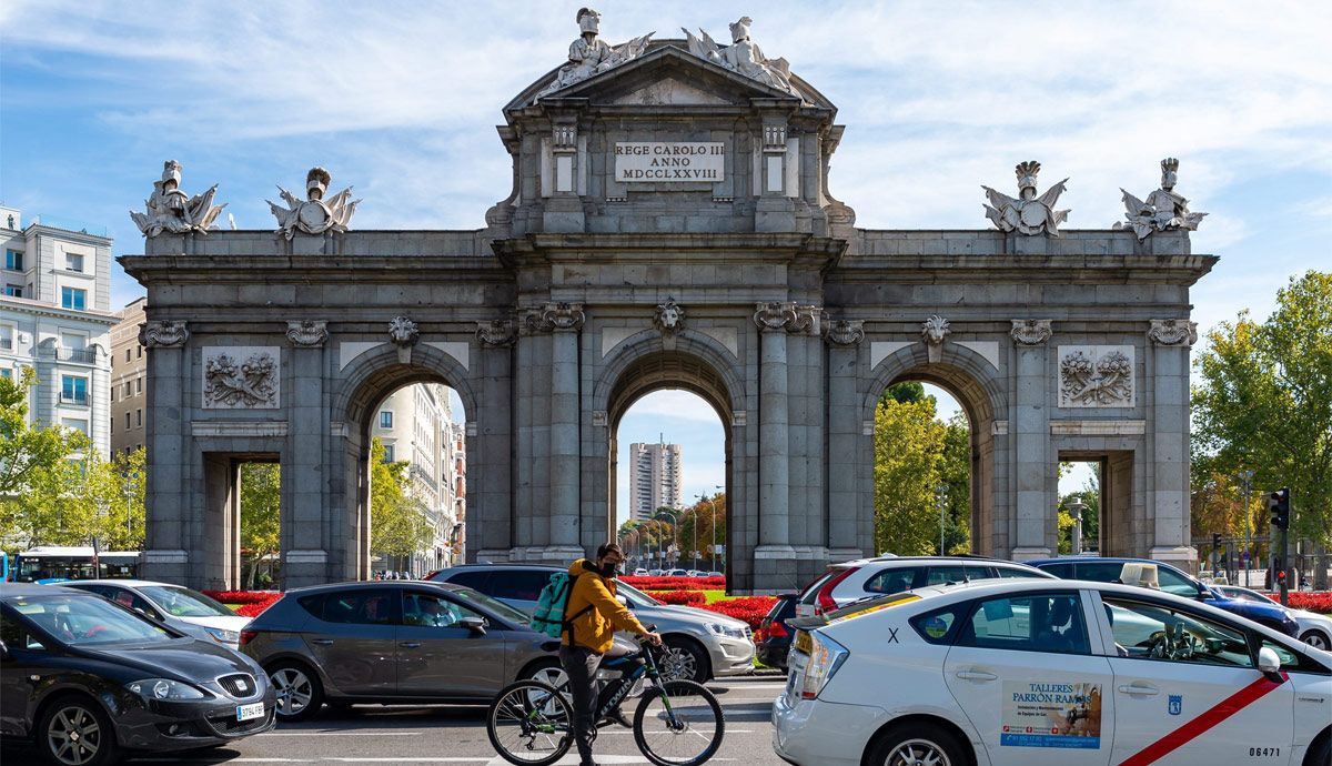 Autopista_Madrid prohibirá circular a 400.000 coches sin etiqueta desde enero de 2026