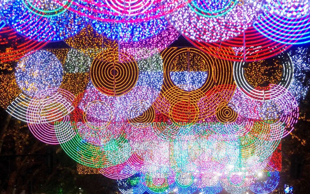Madrid inicia la instalación de la iluminación navideña