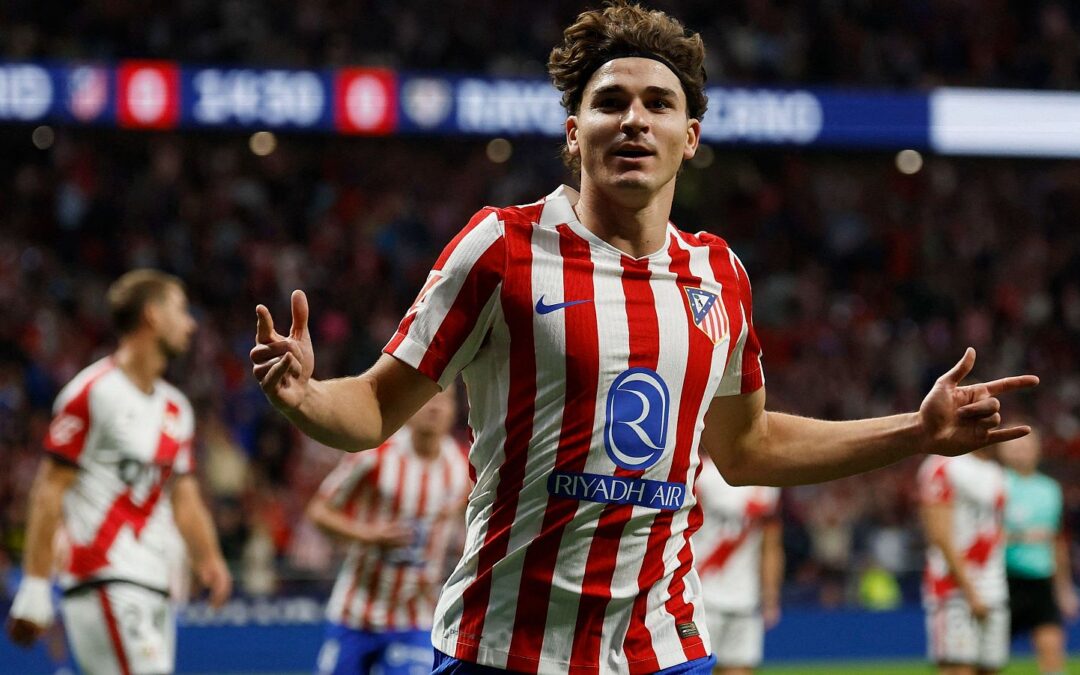 Julián Álvarez lidera al Atlético en una remontada épica ante el Rayo Vallecano