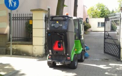 Atropellada una agente de policía por una máquina barredora en Madrid